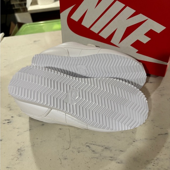 Little Kids Nike Cortez Basic SL Shoes All white (904767100) - Picture 6 of 10